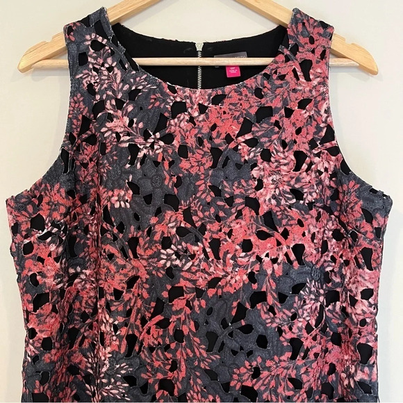 ✨VINCE CAMUTO Embroidered Lace Overlay Mini Dress - Picture 4 of 11